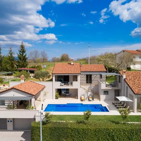 Rotonda By Villsy Lindar