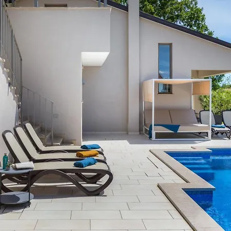 Rotonda By Villsy Lindar